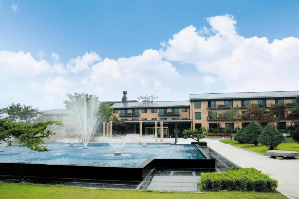 Hantan River Spa Hotel Cheorwon Bagian luar foto